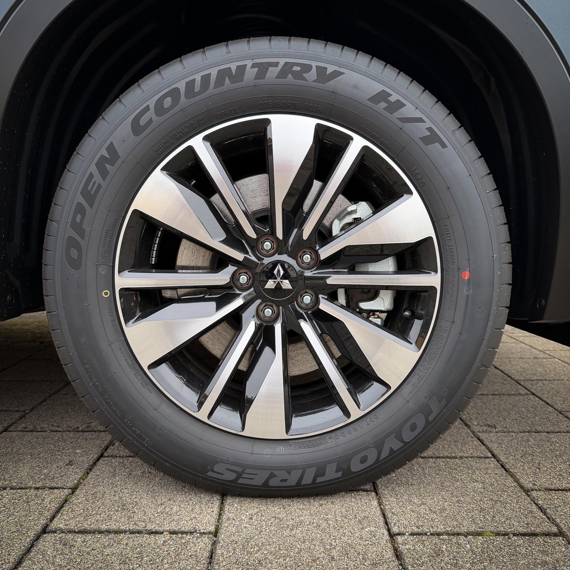 MITSUBISHI Outlander 2.4 PHEV Invite 4x4-image-2