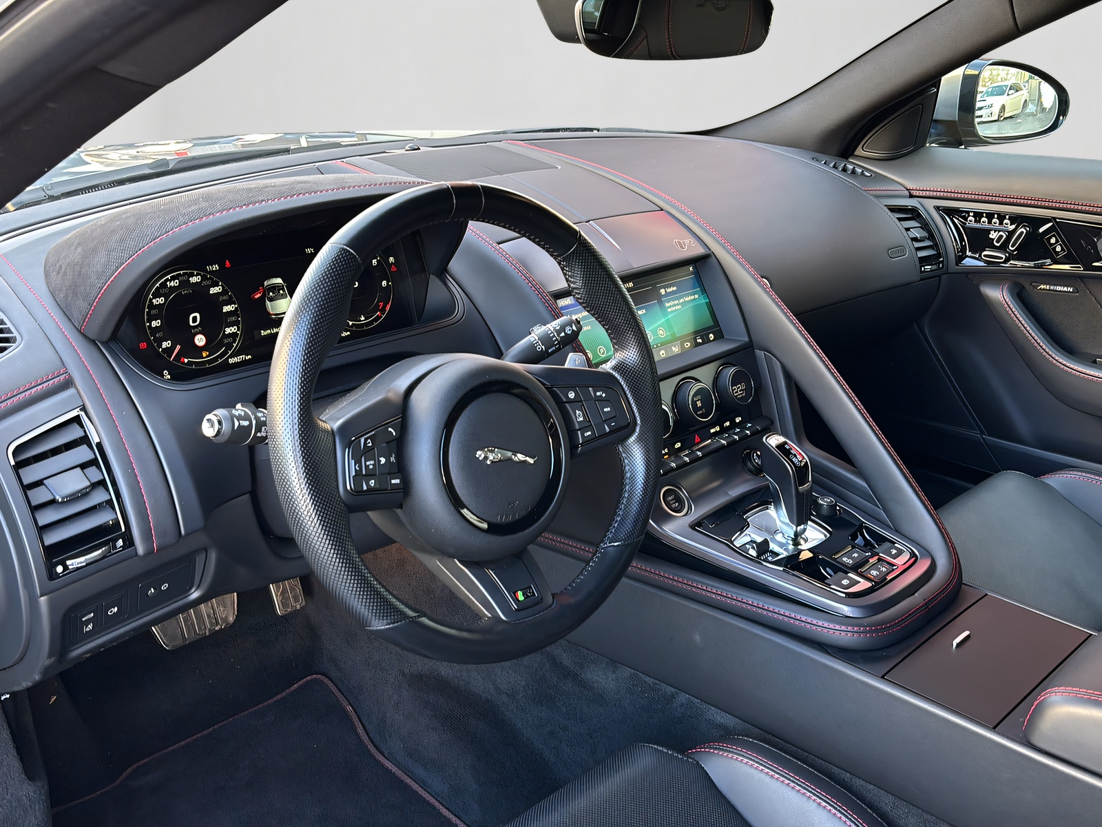 JAGUAR F-Type Convertible 5.0 V8 R AWD-image-13