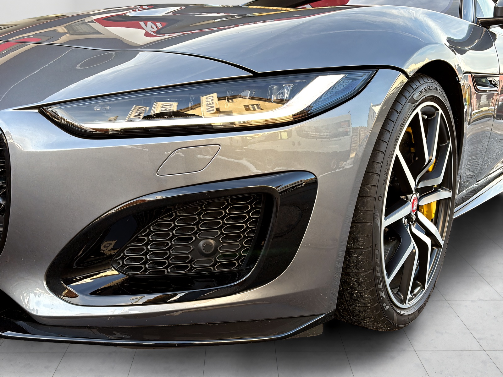 JAGUAR F-Type Convertible 5.0 V8 R AWD-image-2