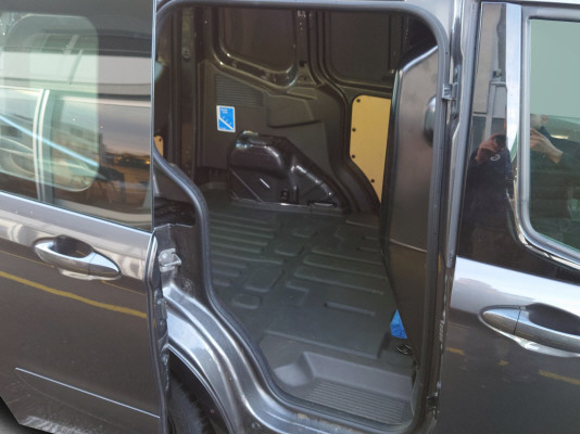 FORD Transit Courier 1.0 Limit-image-8