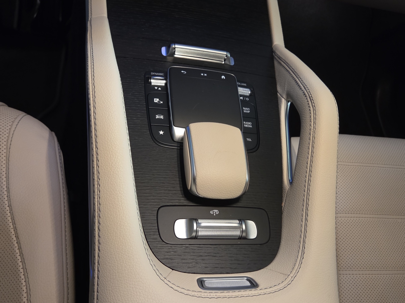 MERCEDES-BENZ GLE 400 e 4M 9G-Tronic-image-16