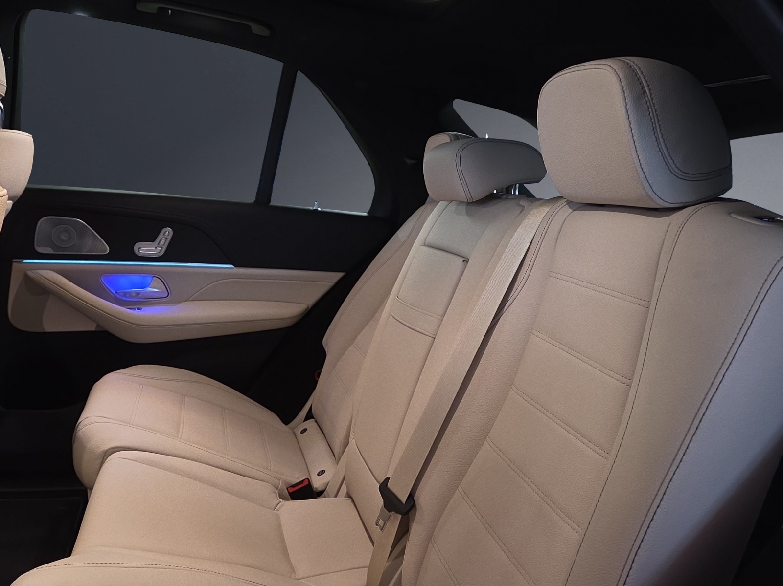 MERCEDES-BENZ GLE 400 e 4M 9G-Tronic-image-17