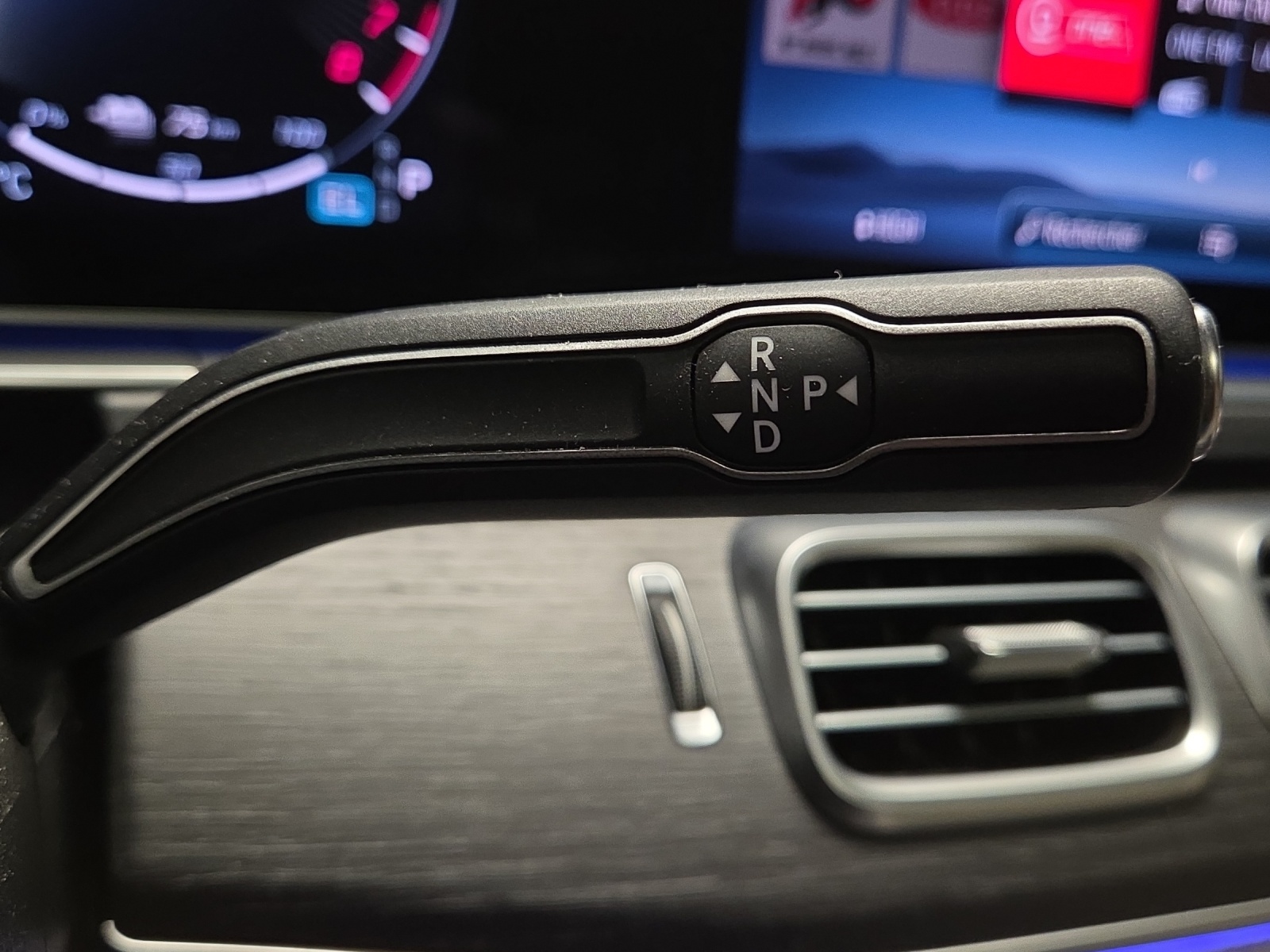 MERCEDES-BENZ GLE 400 e 4M 9G-Tronic-image-14