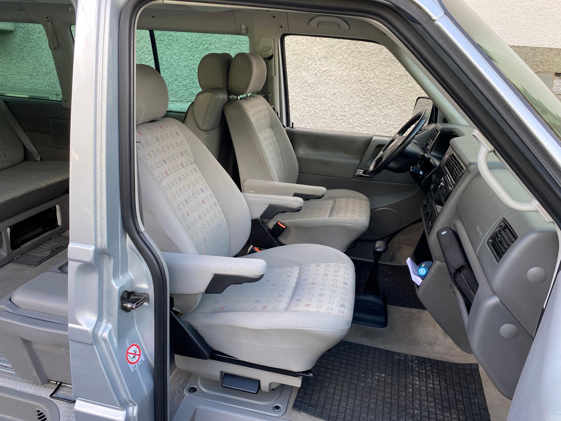 VW T4 Multivan 2.5 TDI 102-image-6