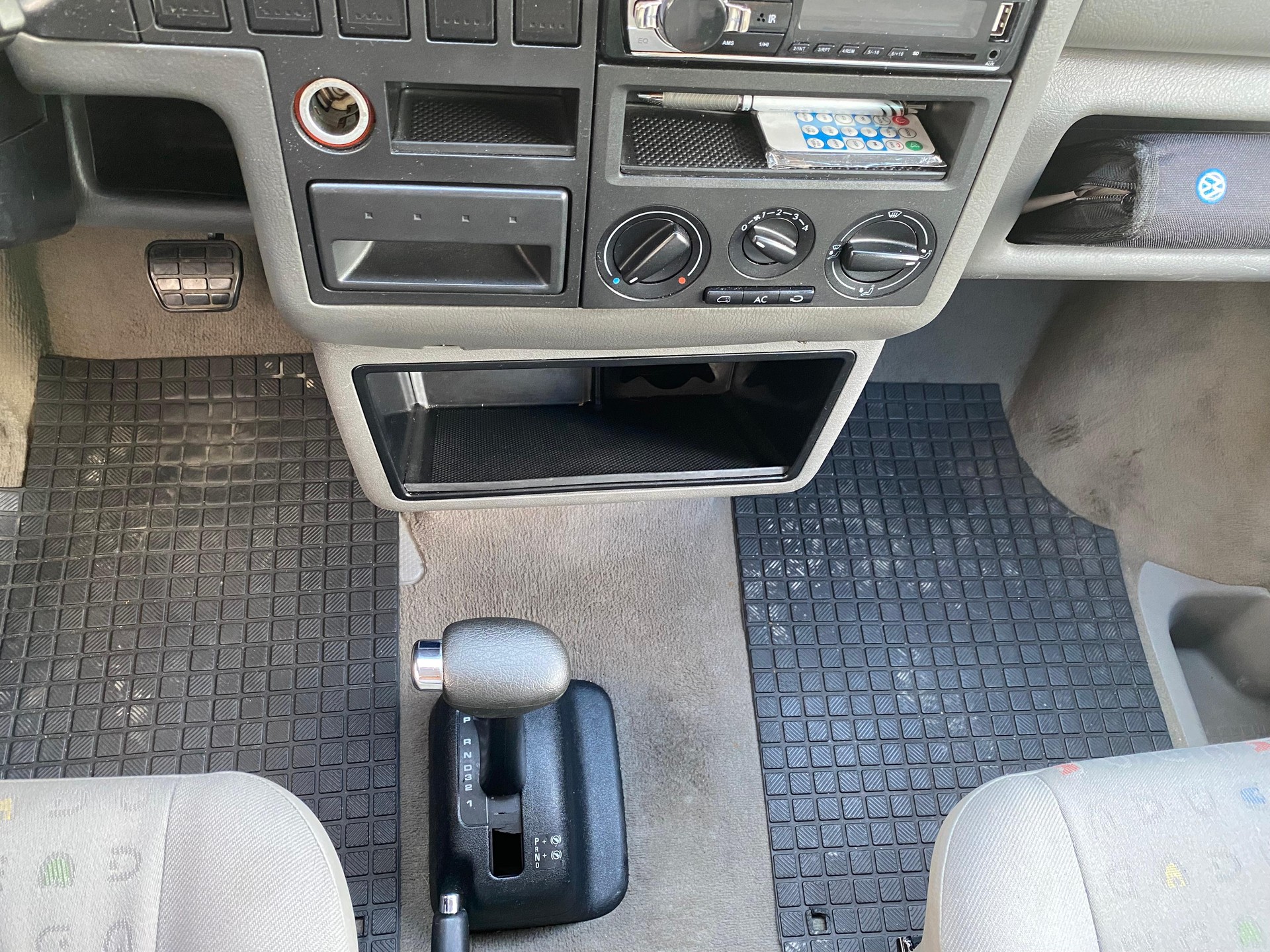 VW T4 Multivan 2.5 TDI 102-image-10