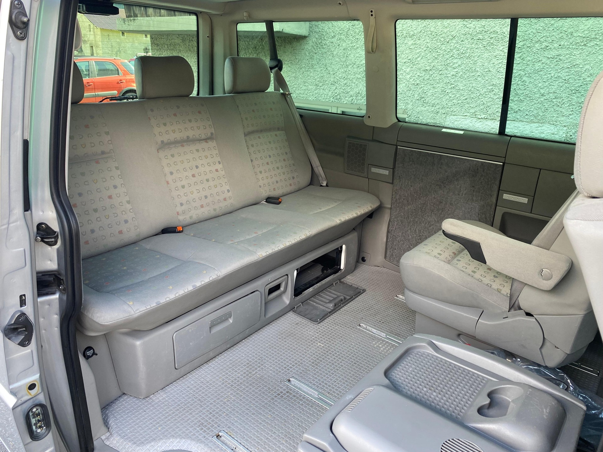 VW T4 Multivan 2.5 TDI 102-image-8