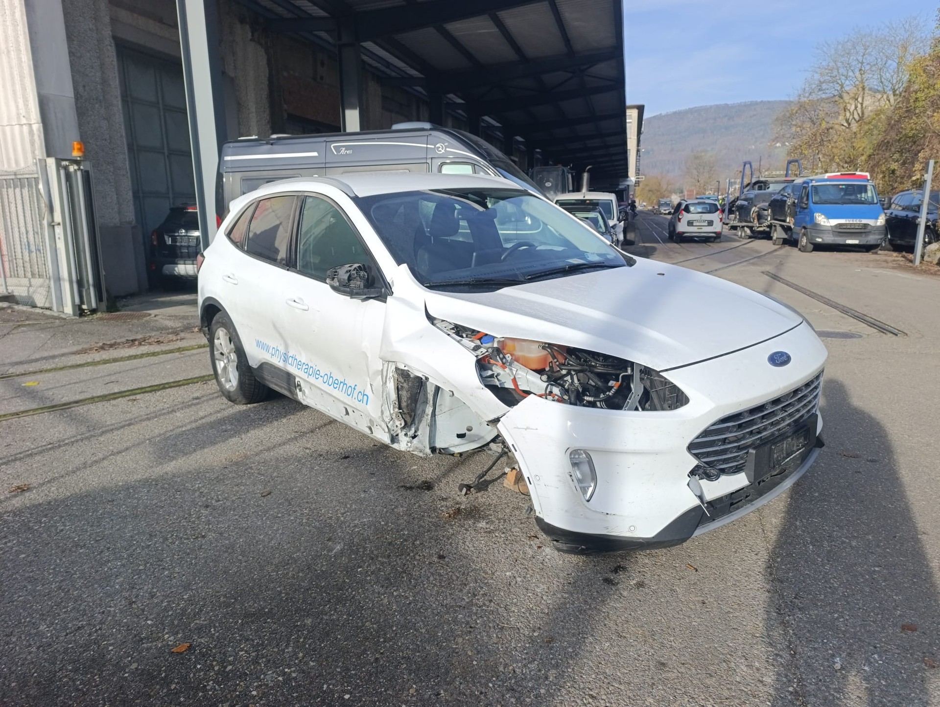 FORD Kuga 2.5 FHEV Titanium 4WD-image-2