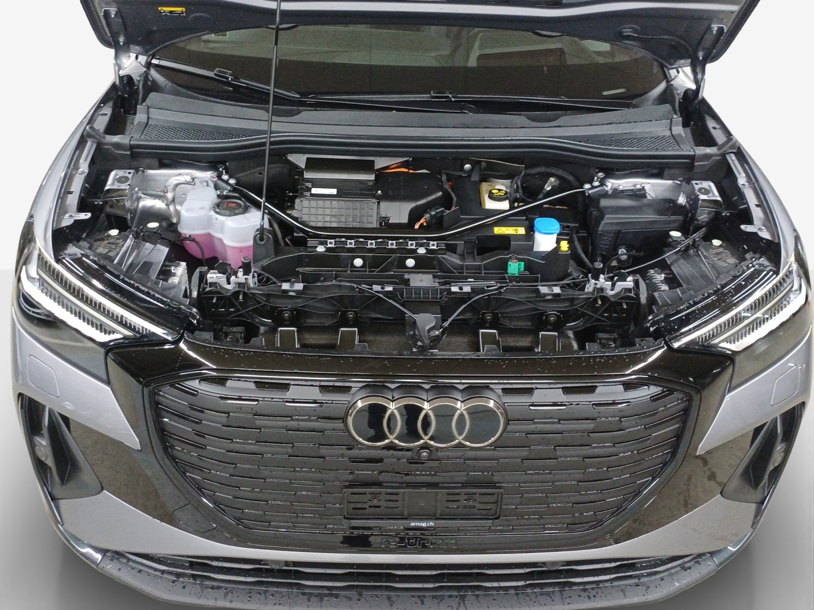 AUDI Q4 e-tron 45 quattro-image-14