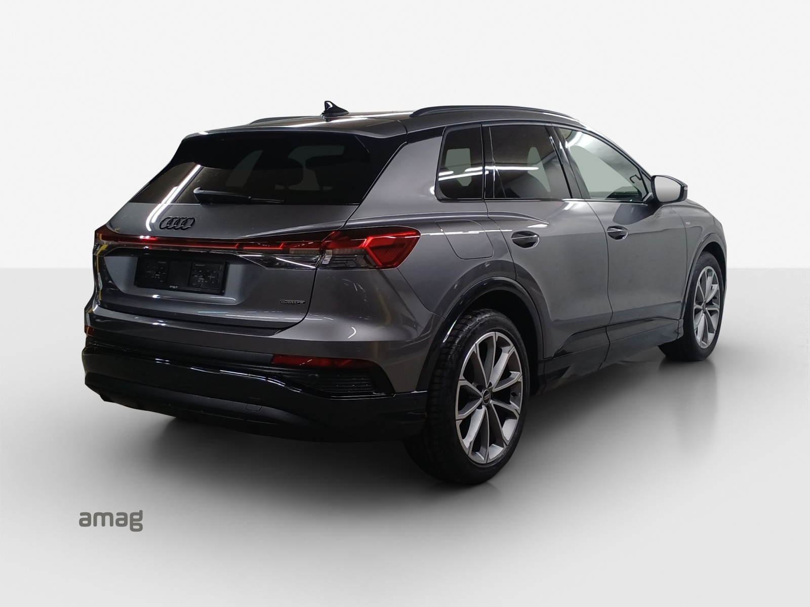AUDI Q4 e-tron 45 quattro-image-4