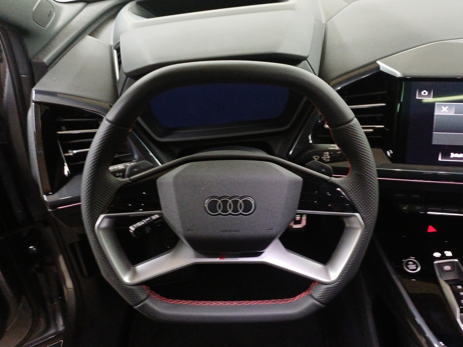 AUDI Q4 e-tron 45 quattro-image-9
