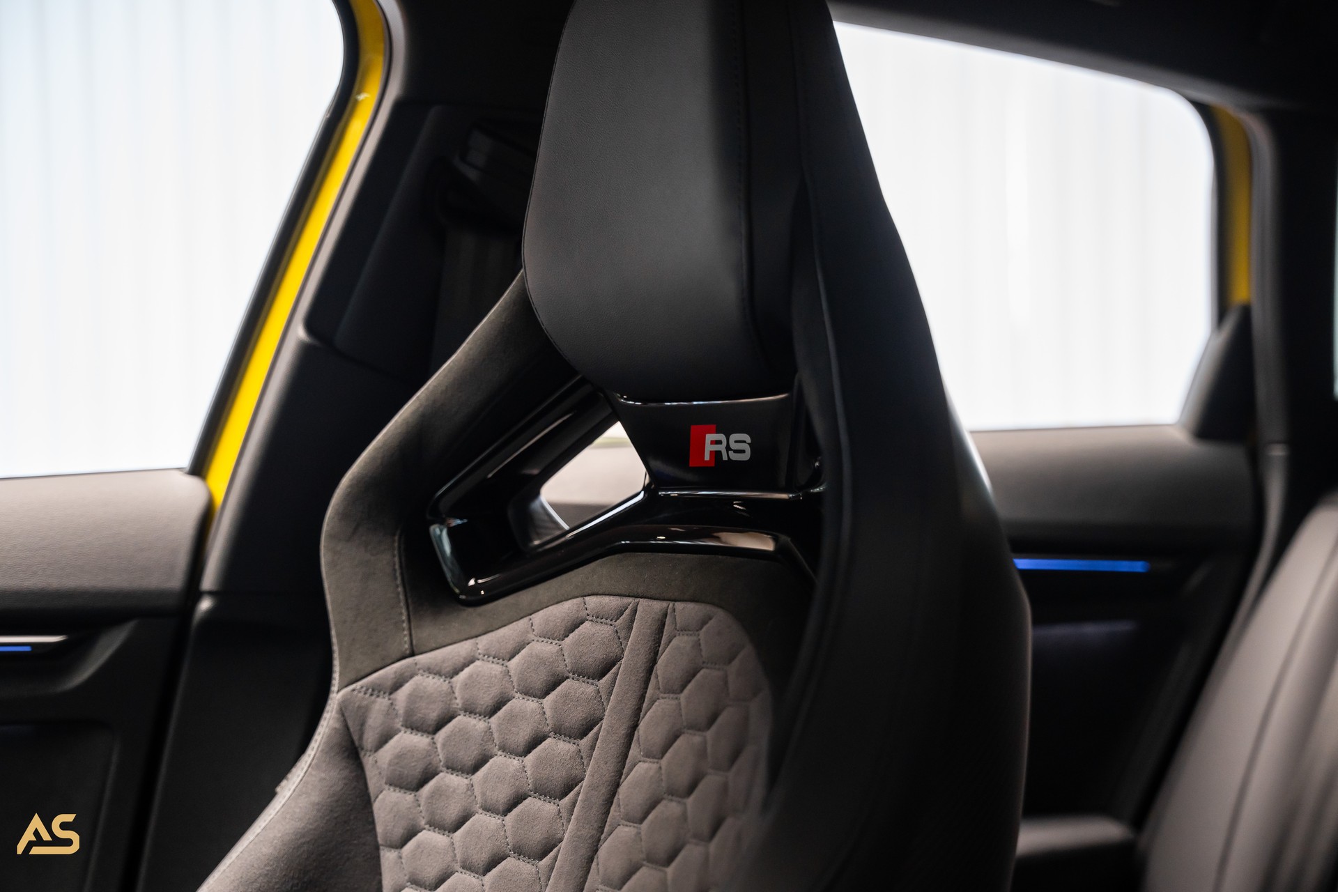 AUDI RS3 Sportback 2.5 TSI Facelift *PHYTONGELB* UNIKAT | KERAMIK-BREMSEN | FULL-CARBON | R8-SCHALENSITZE | GARANTIE 5J. | 290 KMH-image-14