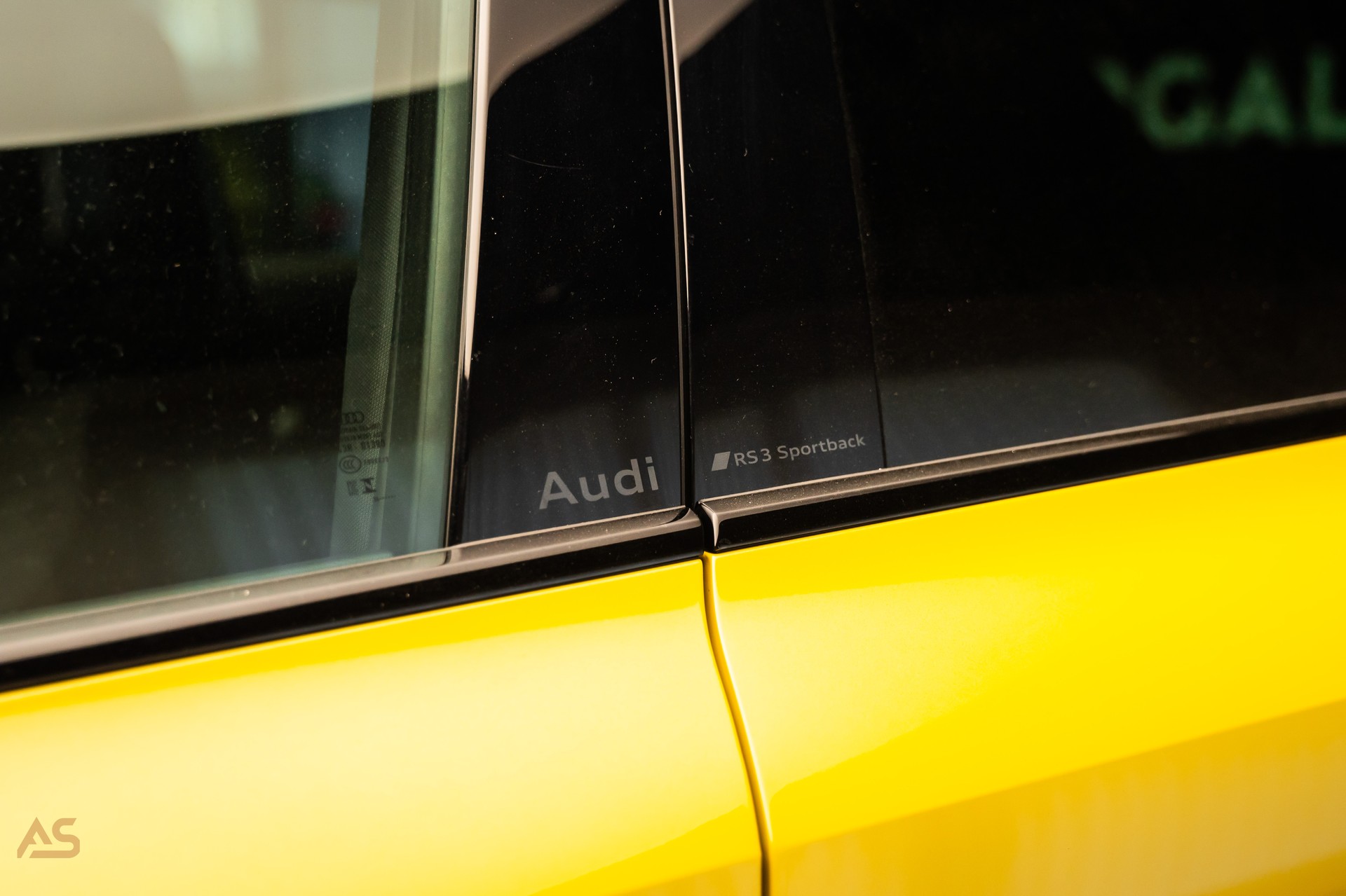 AUDI RS3 Sportback 2.5 TSI Facelift *PHYTONGELB* UNIKAT | KERAMIK-BREMSEN | FULL-CARBON | R8-SCHALENSITZE | GARANTIE 5J. | 290 KMH-image-8