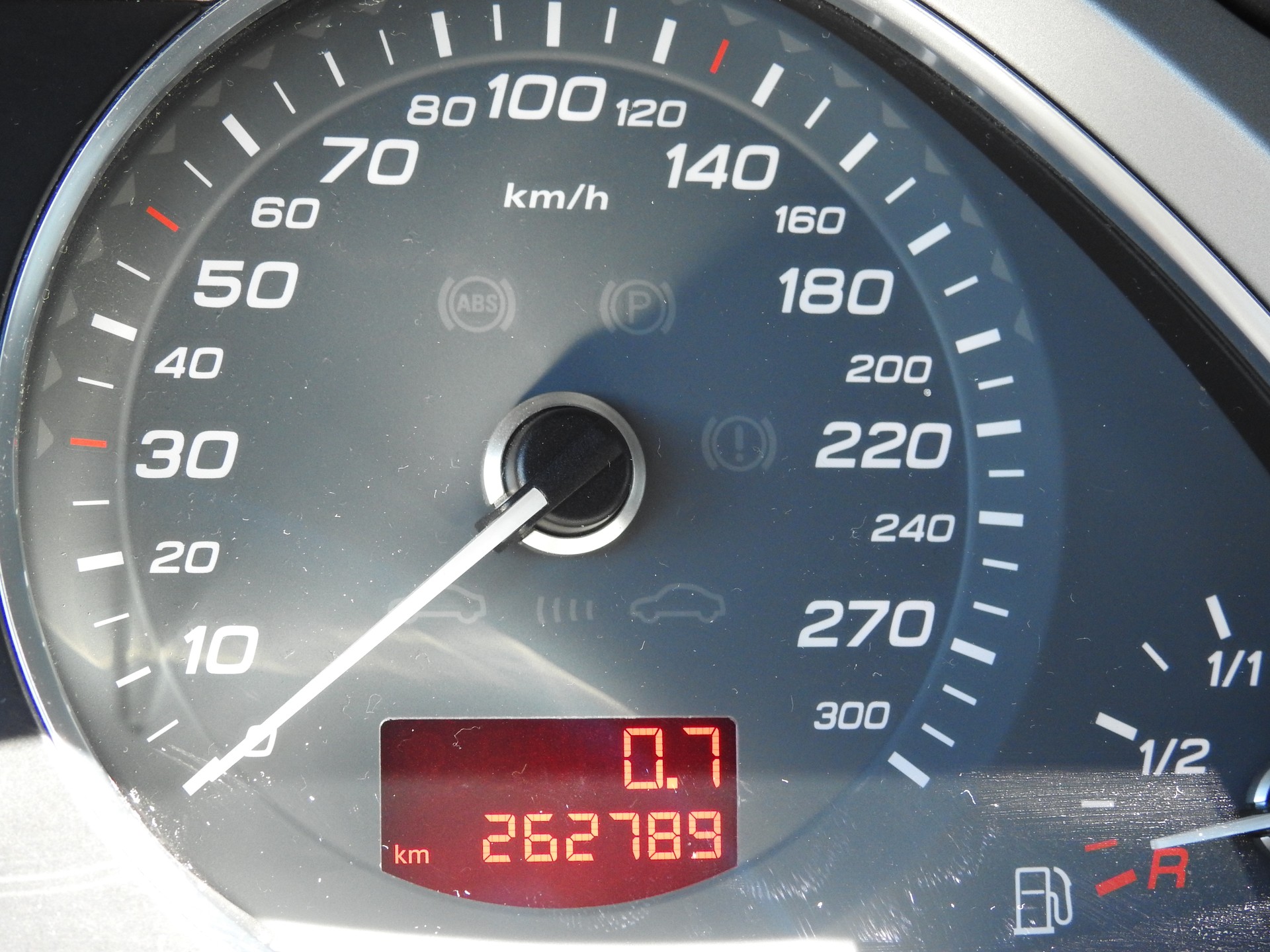 AUDI S6 Avant 5.2 V10 quattro tiptronic-image-25