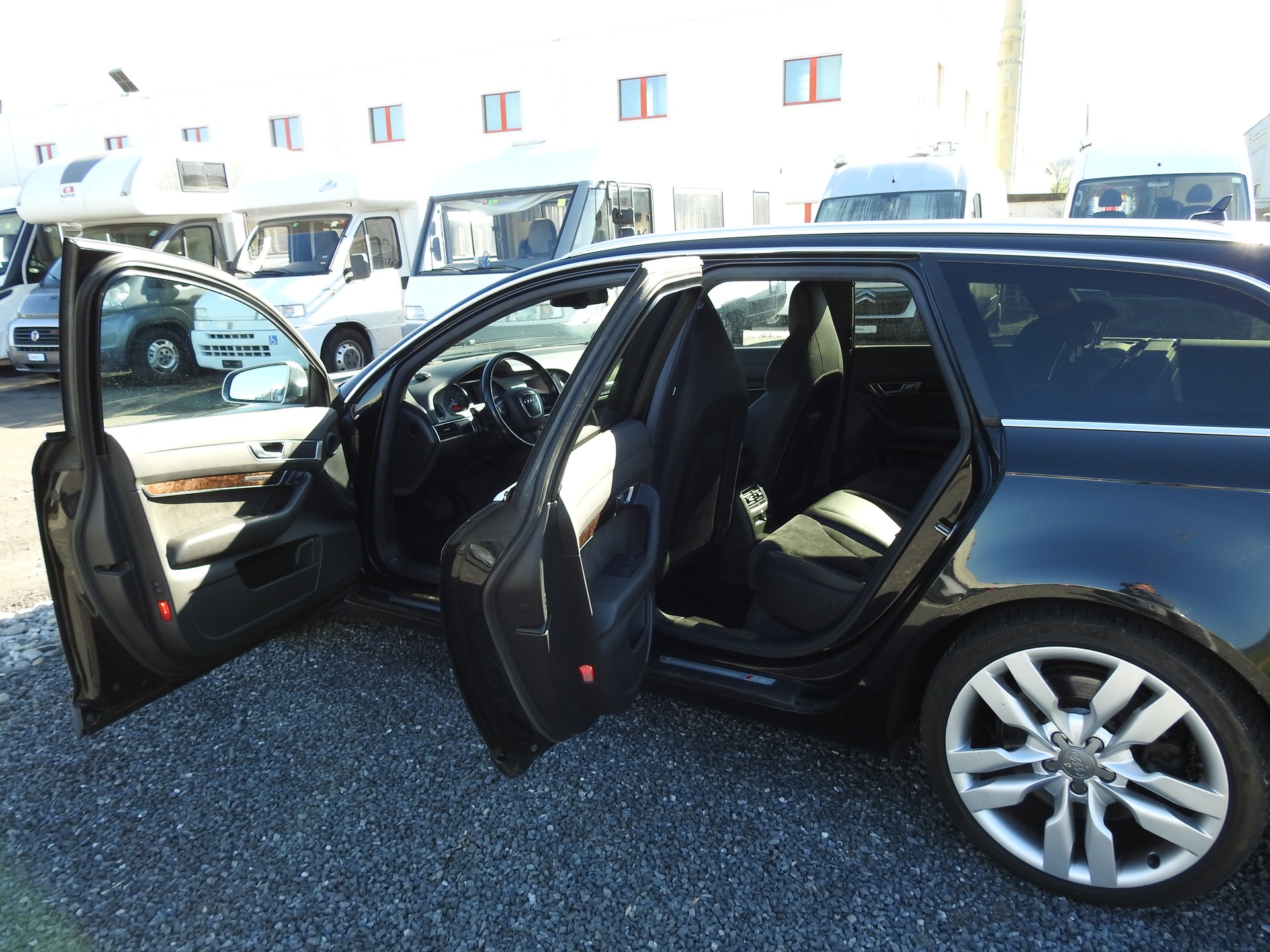 AUDI S6 Avant 5.2 V10 quattro tiptronic-image-17