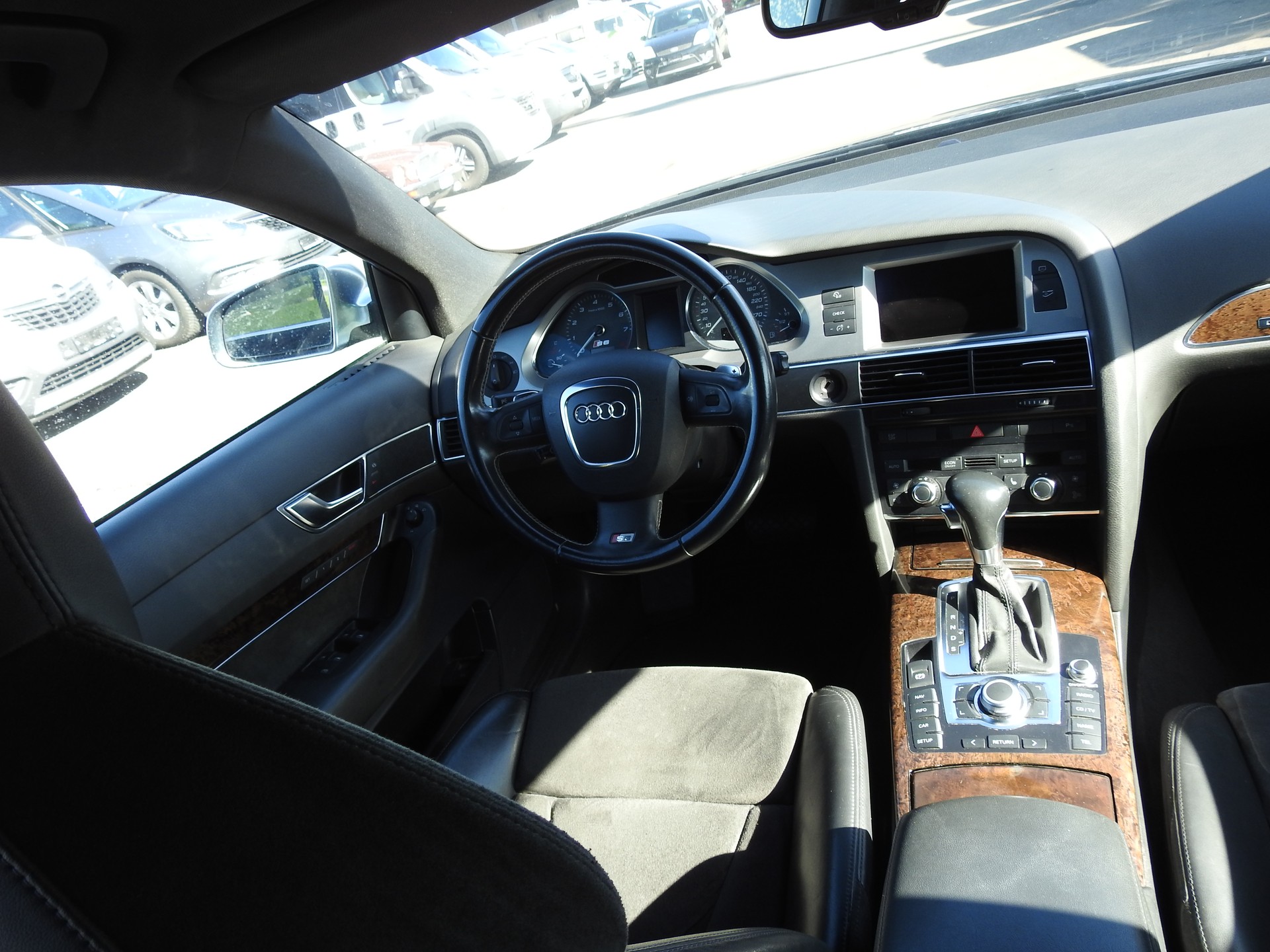 AUDI S6 Avant 5.2 V10 quattro tiptronic-image-21