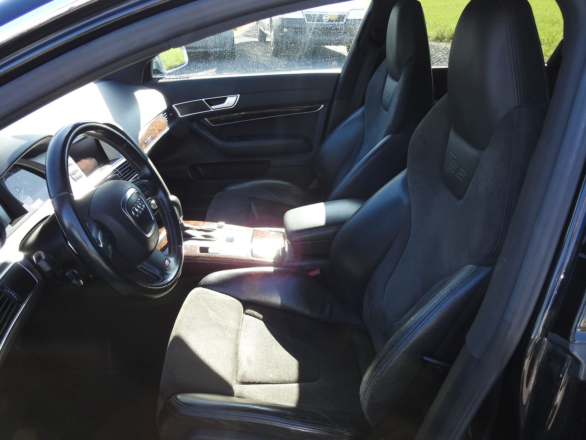 AUDI S6 Avant 5.2 V10 quattro tiptronic-image-12