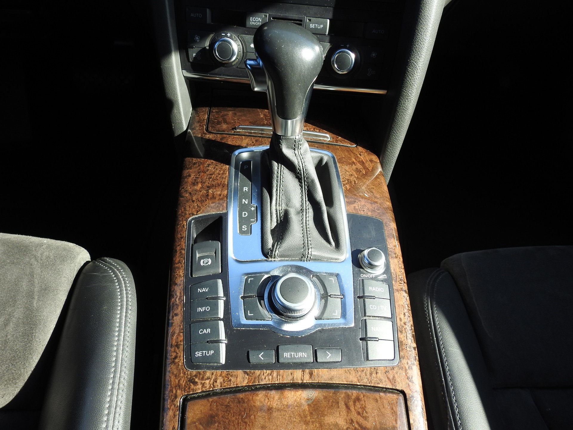 AUDI S6 Avant 5.2 V10 quattro tiptronic-image-22