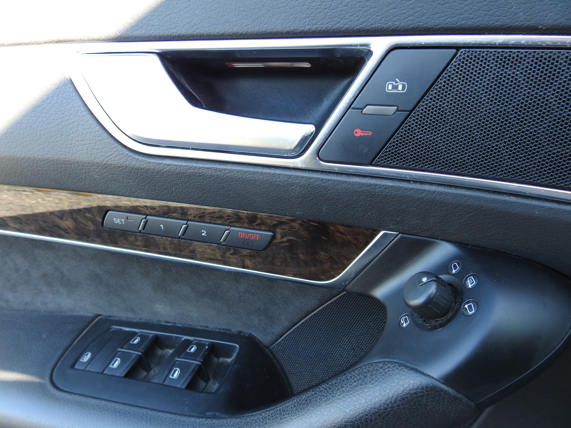 AUDI S6 Avant 5.2 V10 quattro tiptronic-image-23