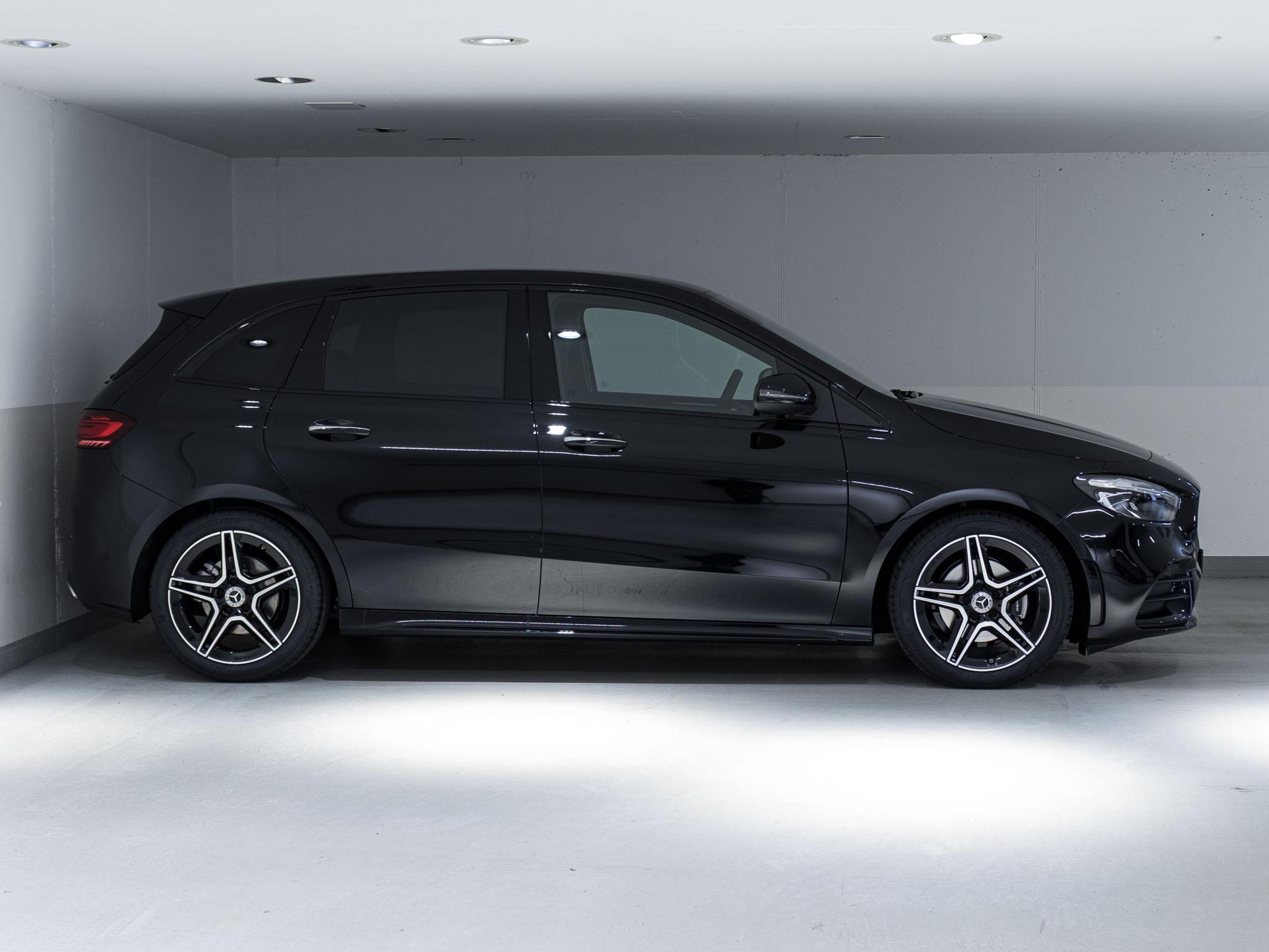 MERCEDES-BENZ B 200-image-1