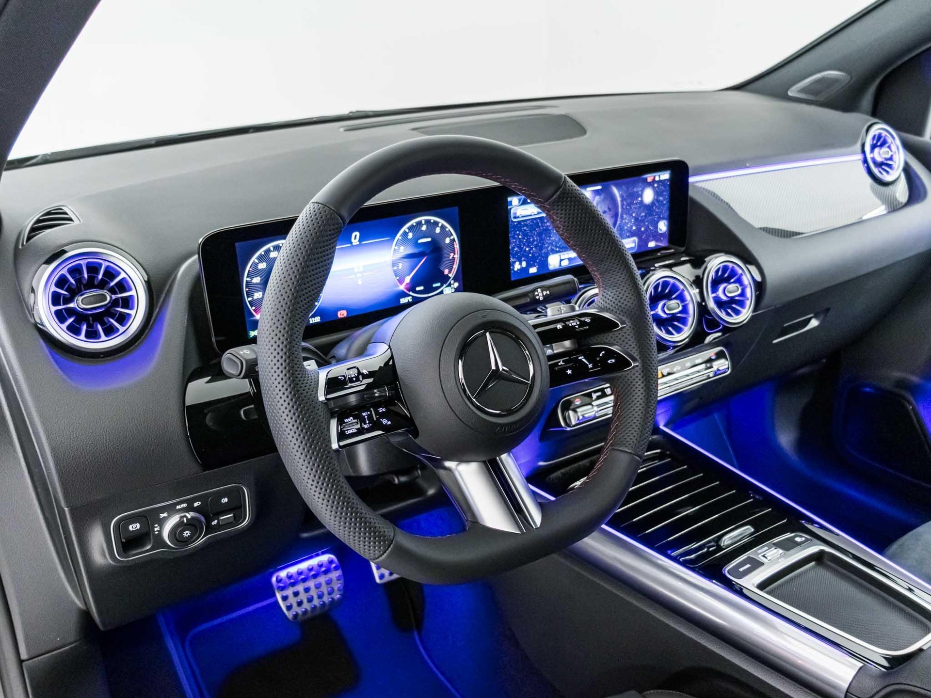 MERCEDES-BENZ B 200-image-8