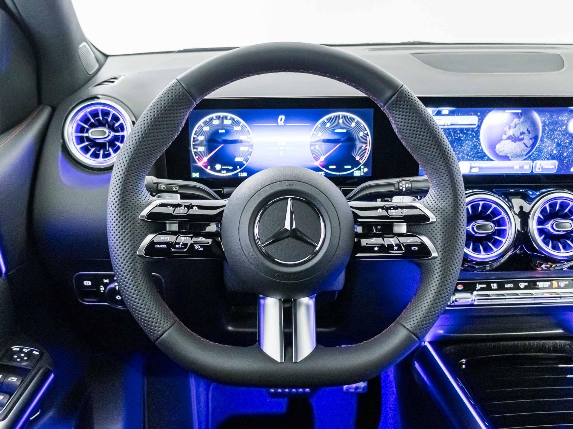 MERCEDES-BENZ B 200-image-9