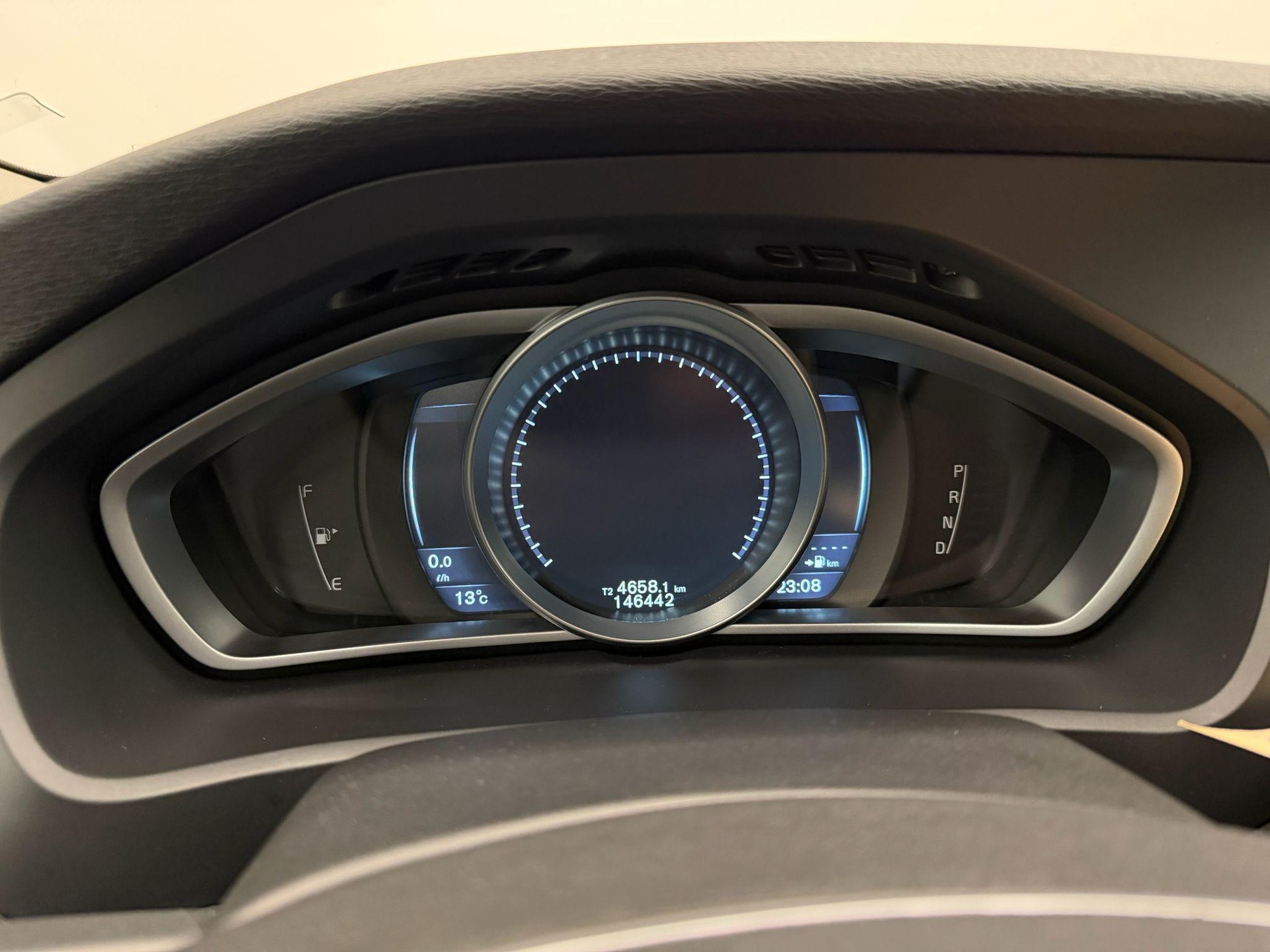 VOLVO V40 2.0 D3 Momentum S/S-image-18
