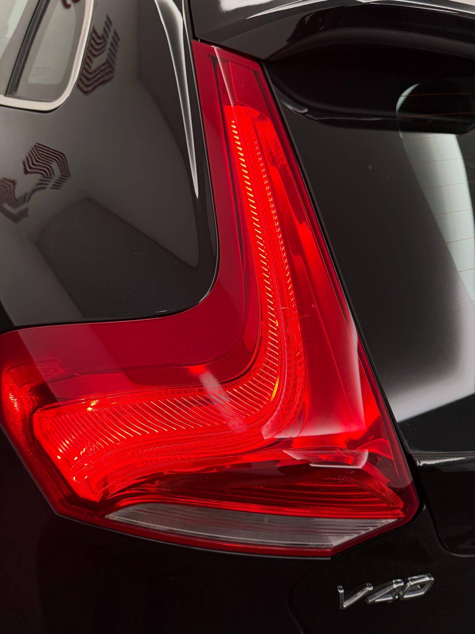 VOLVO V40 2.0 D3 Momentum S/S-image-8