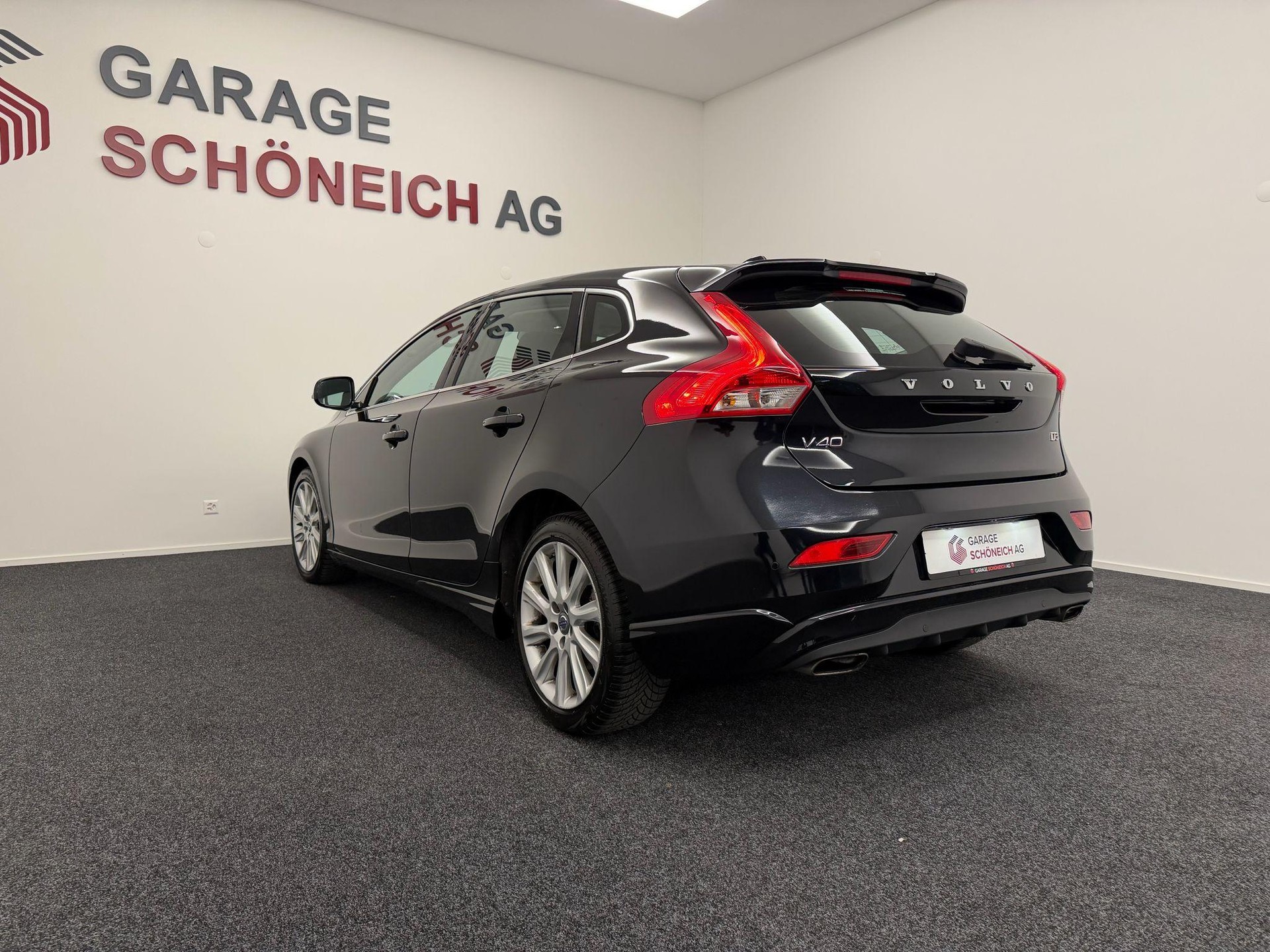 VOLVO V40 2.0 D3 Momentum S/S-image-6