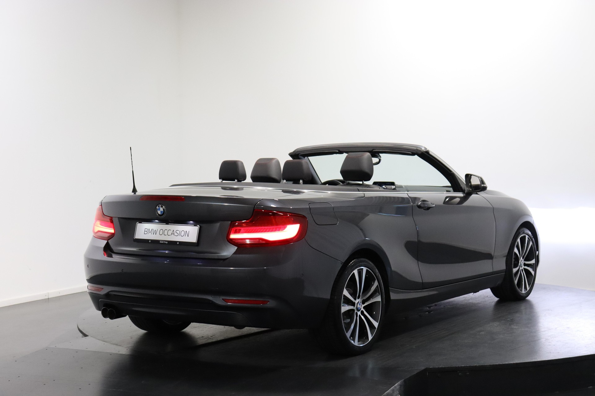 BMW 230i SAG Cabrio-image-17