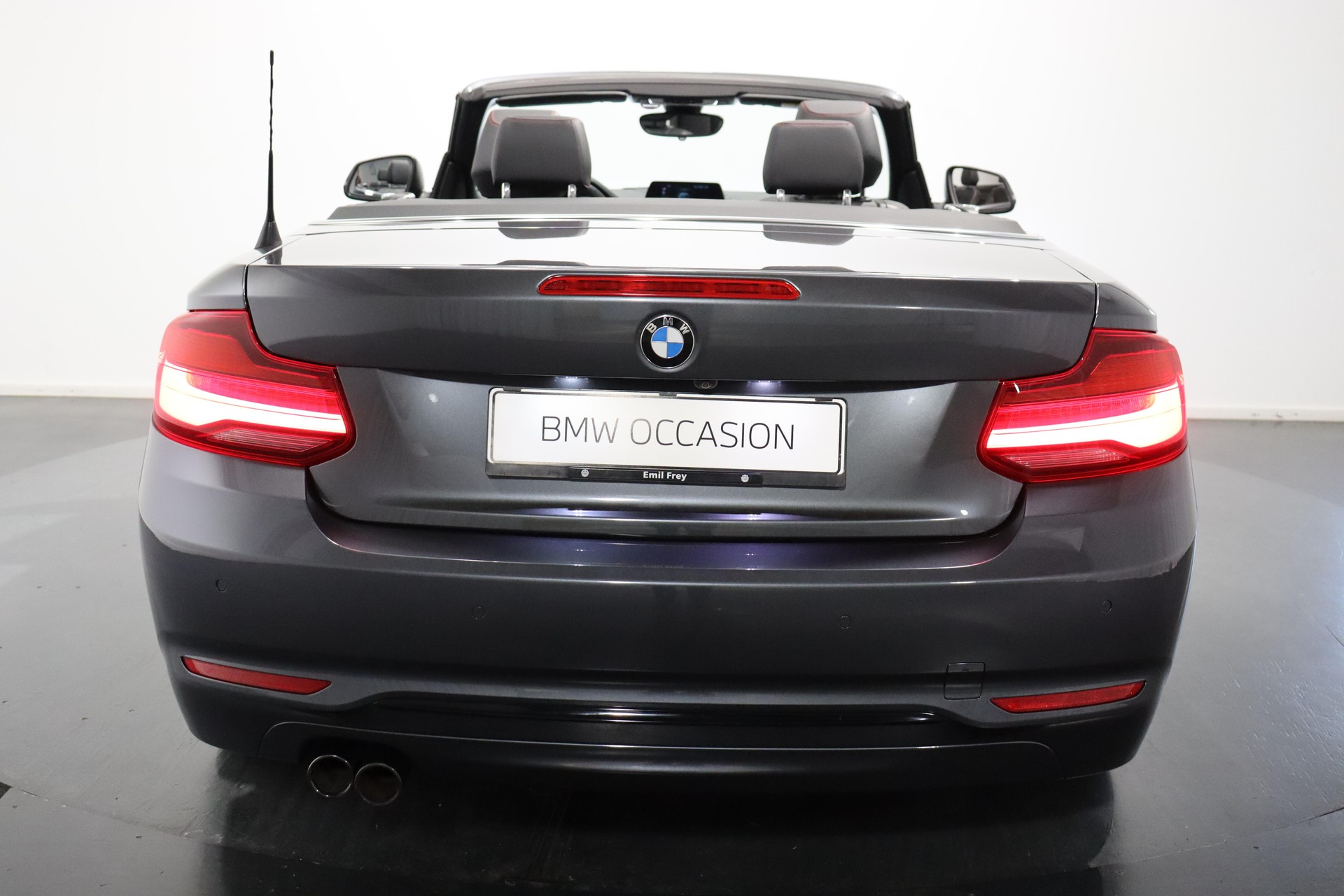 BMW 230i SAG Cabrio-image-18