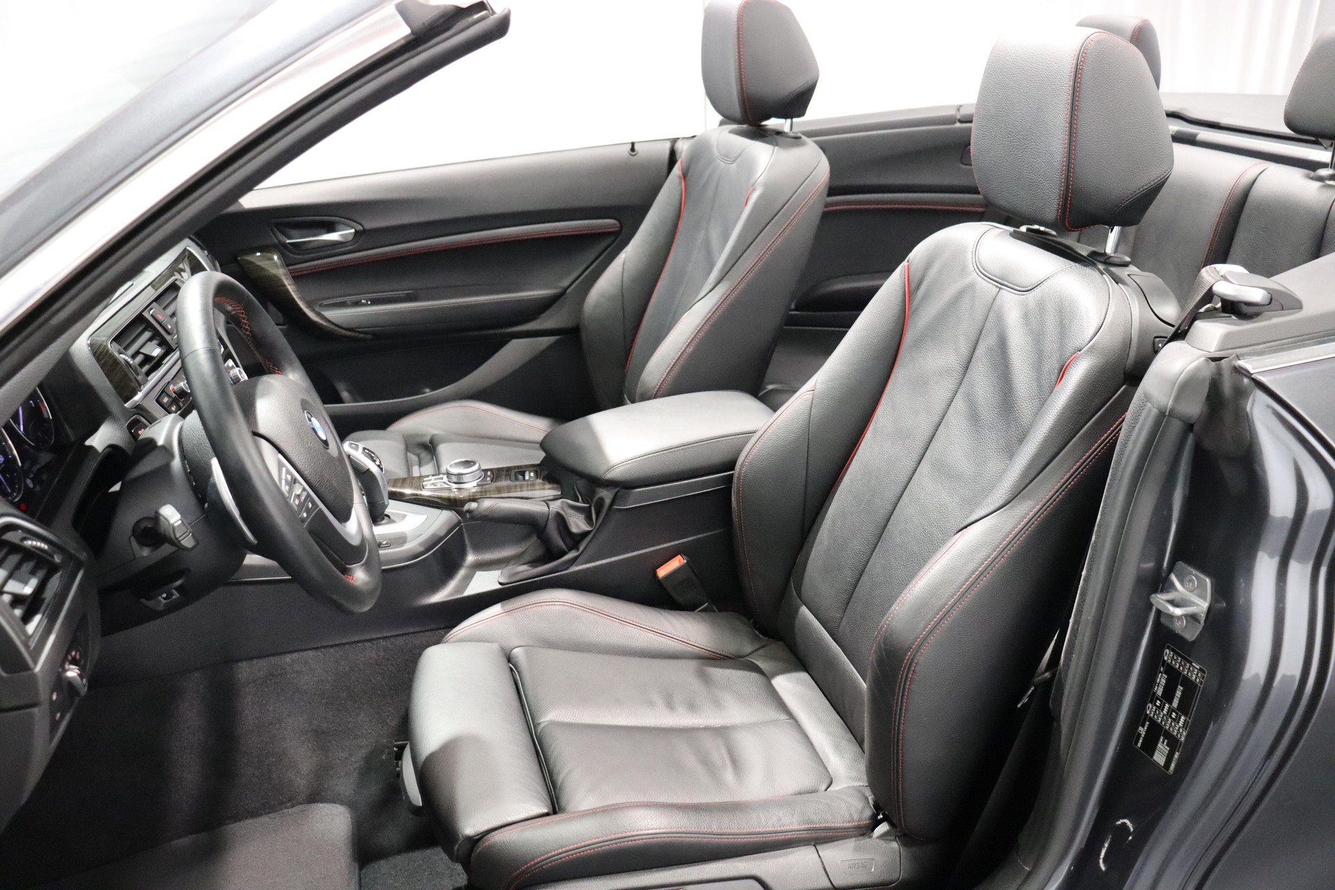 BMW 230i SAG Cabrio-image-19