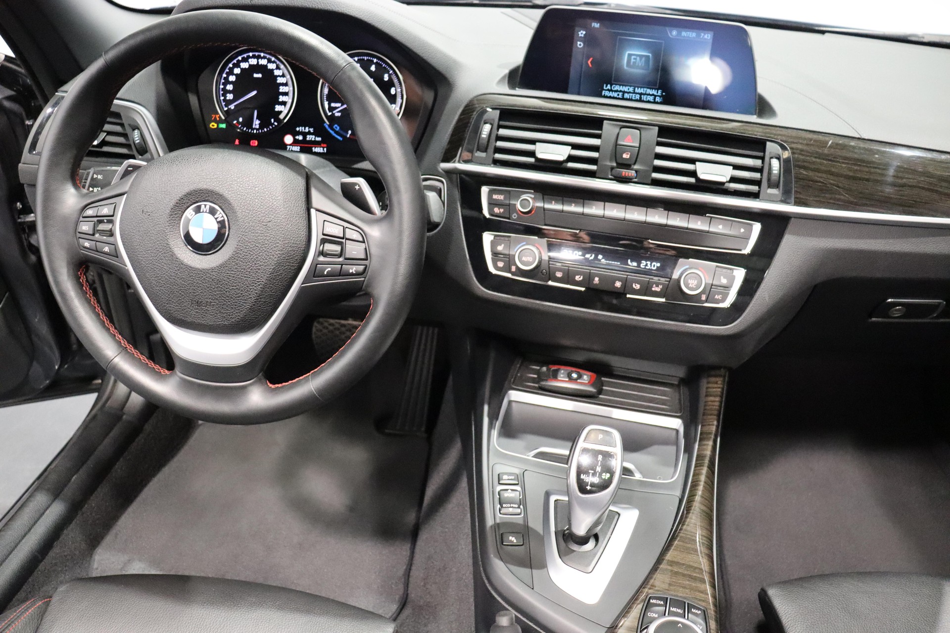 BMW 230i SAG Cabrio-showroom-element-3