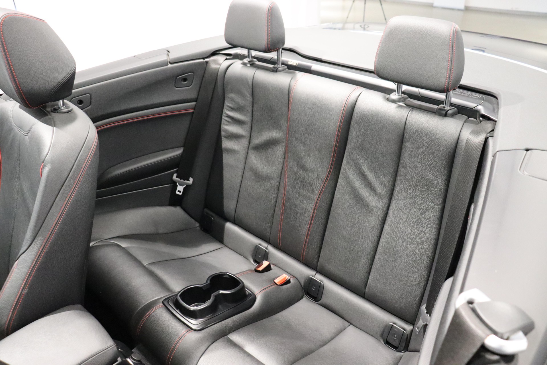BMW 230i SAG Cabrio-image-10