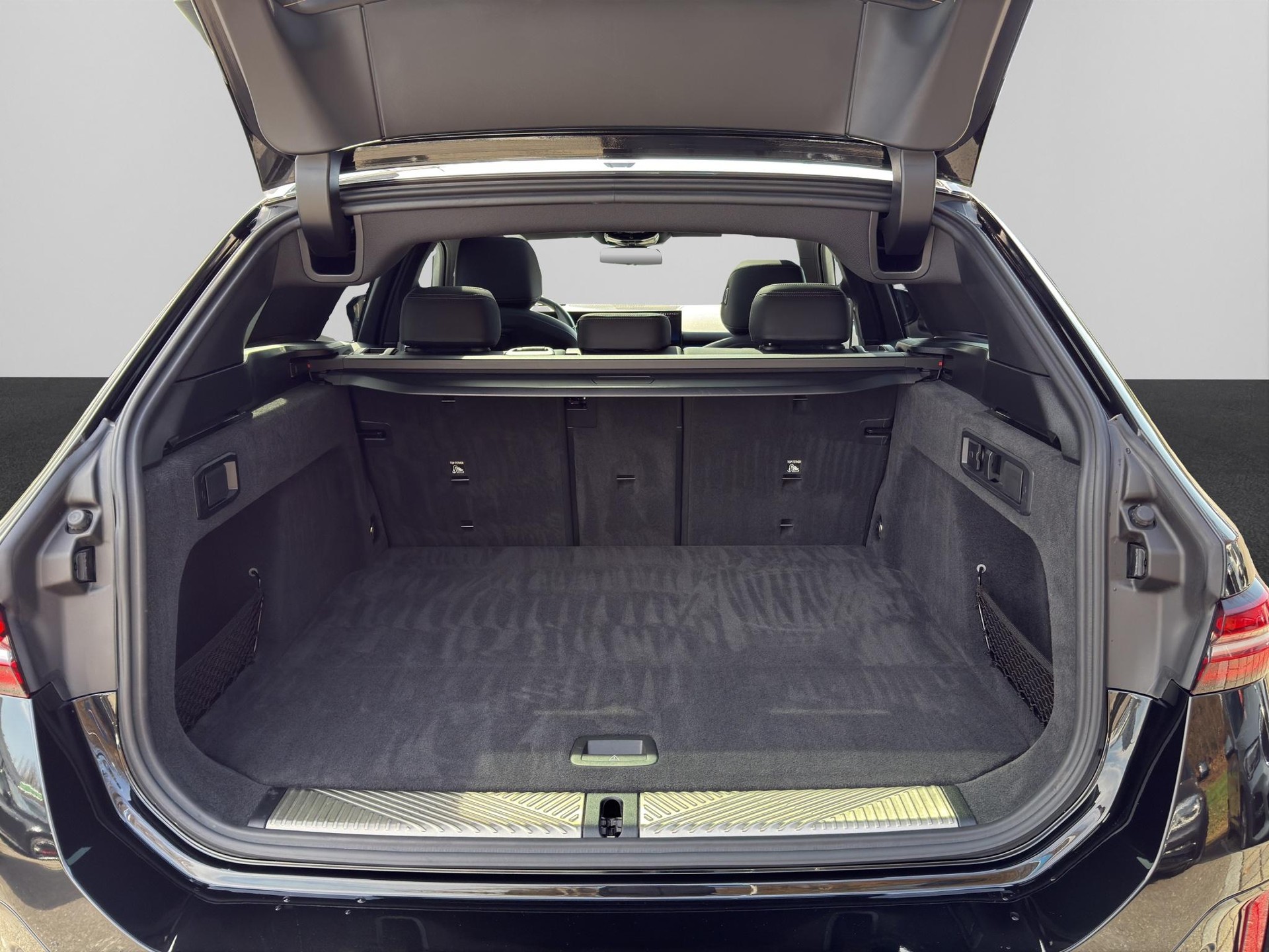BMW 530e xDrive Touring M Sport-image-18