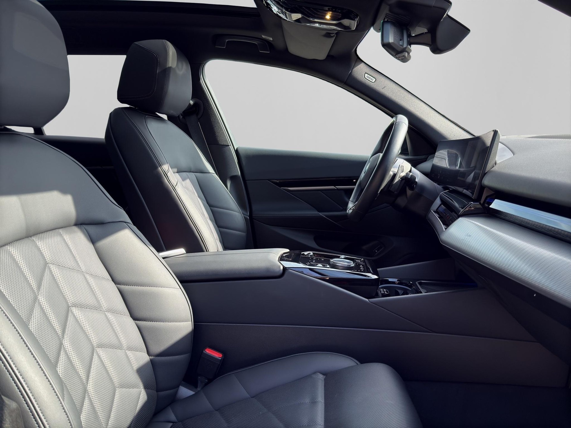 BMW 530e xDrive Touring M Sport-image-13