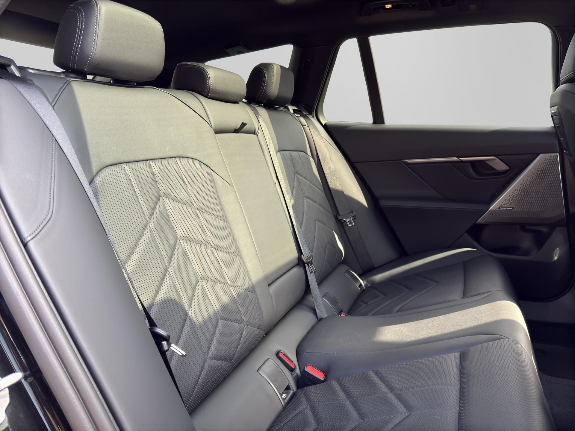 BMW 530e xDrive Touring M Sport-image-16
