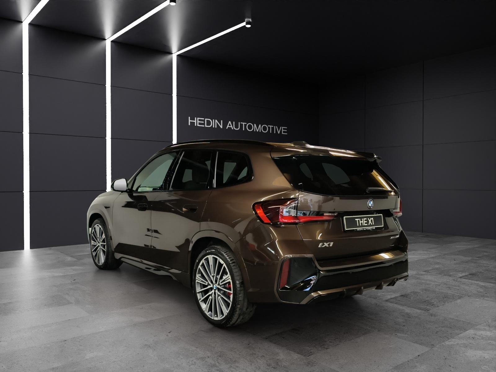 BMW iX1 30 xDrive-image-2