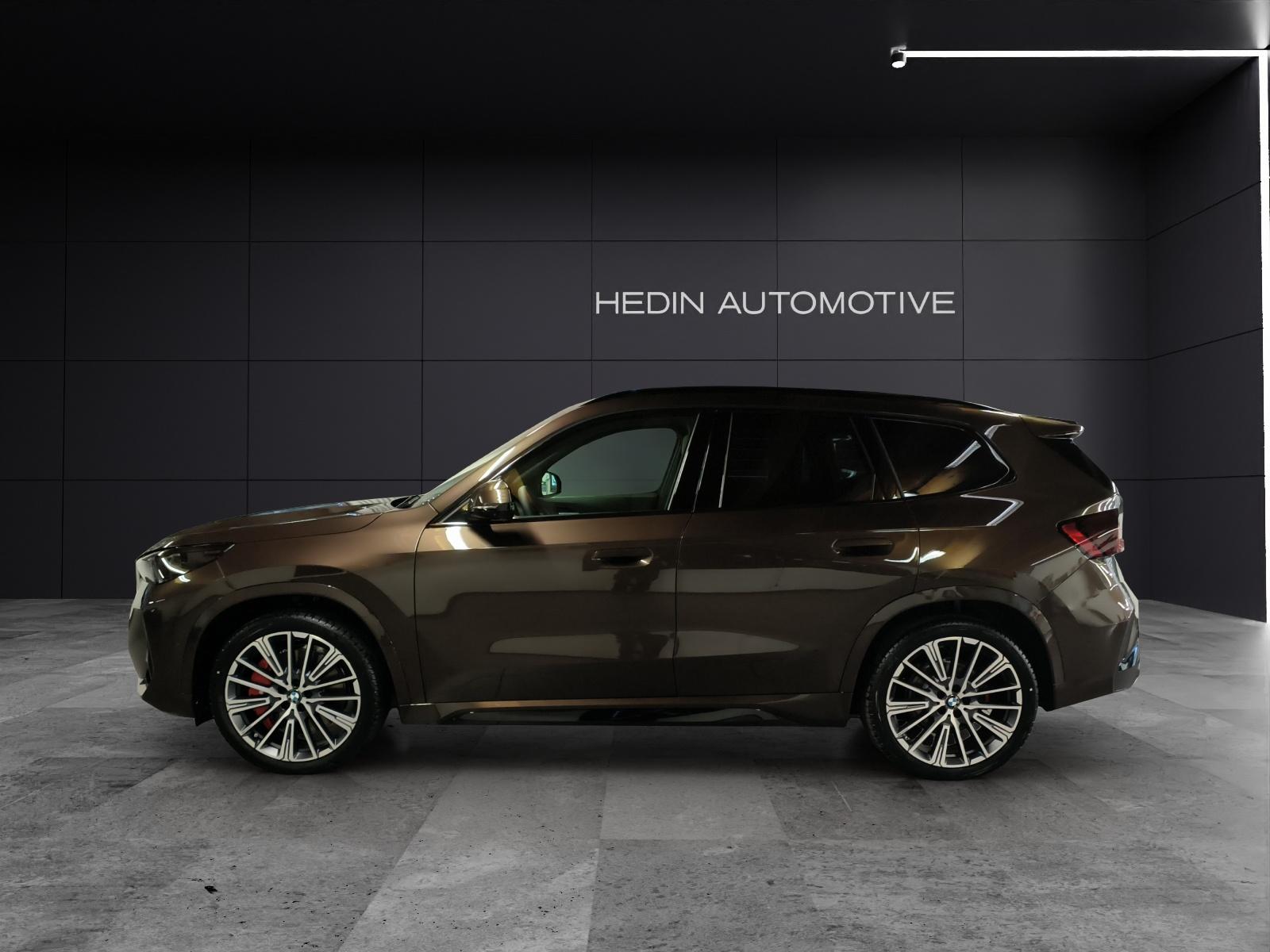 BMW iX1 30 xDrive-image-1