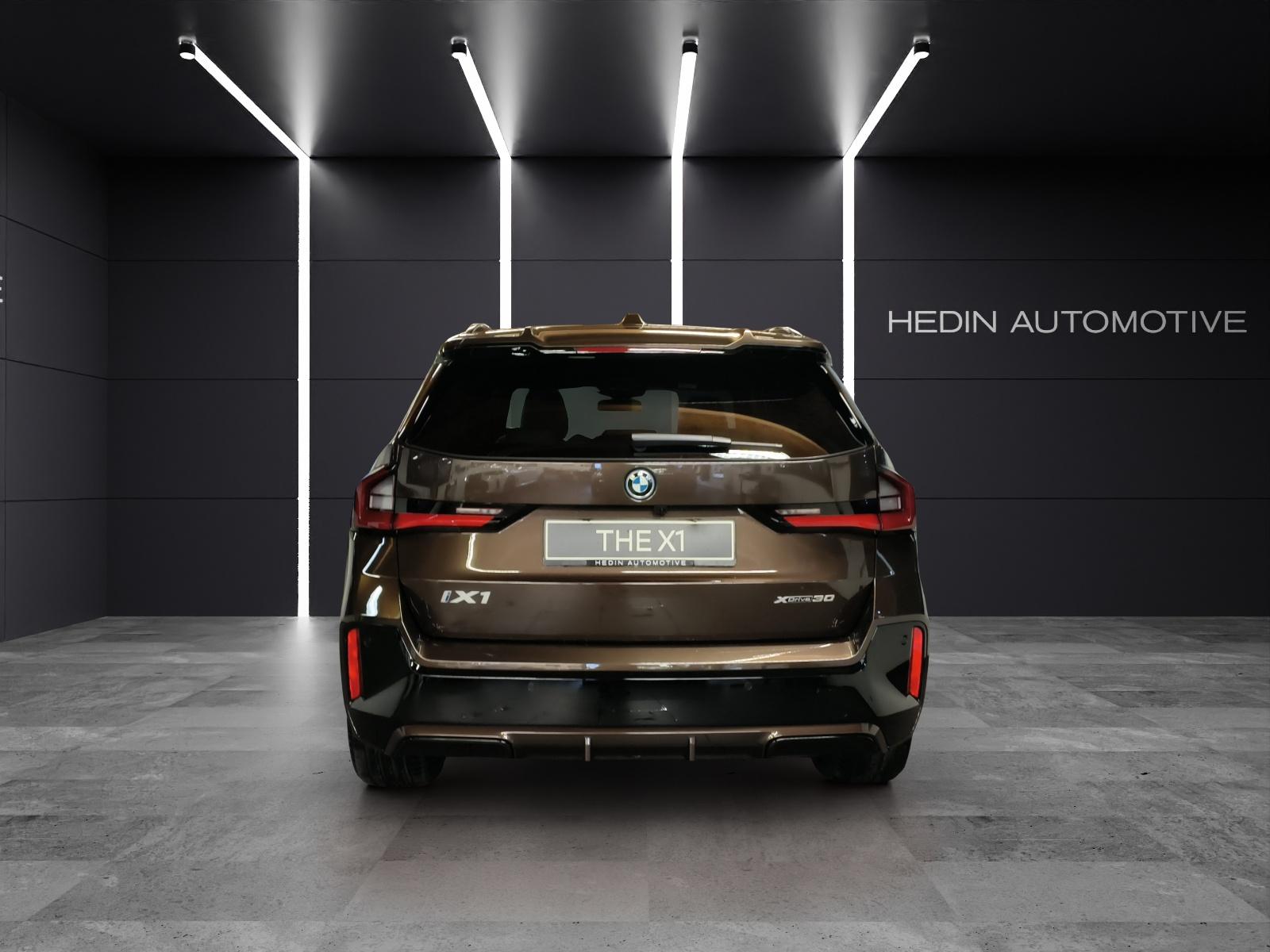 BMW iX1 30 xDrive-image-3