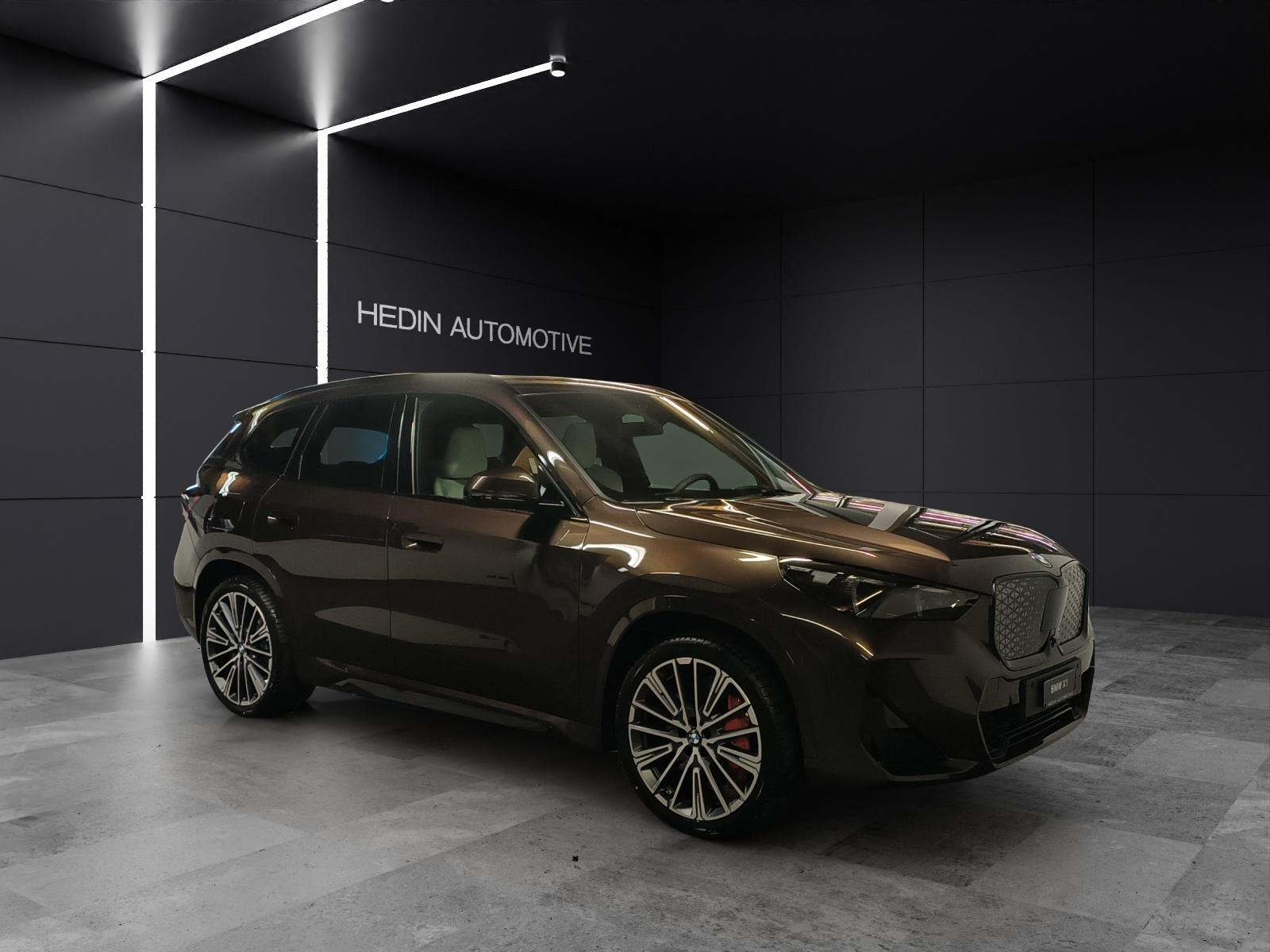 BMW iX1 30 xDrive-image-6