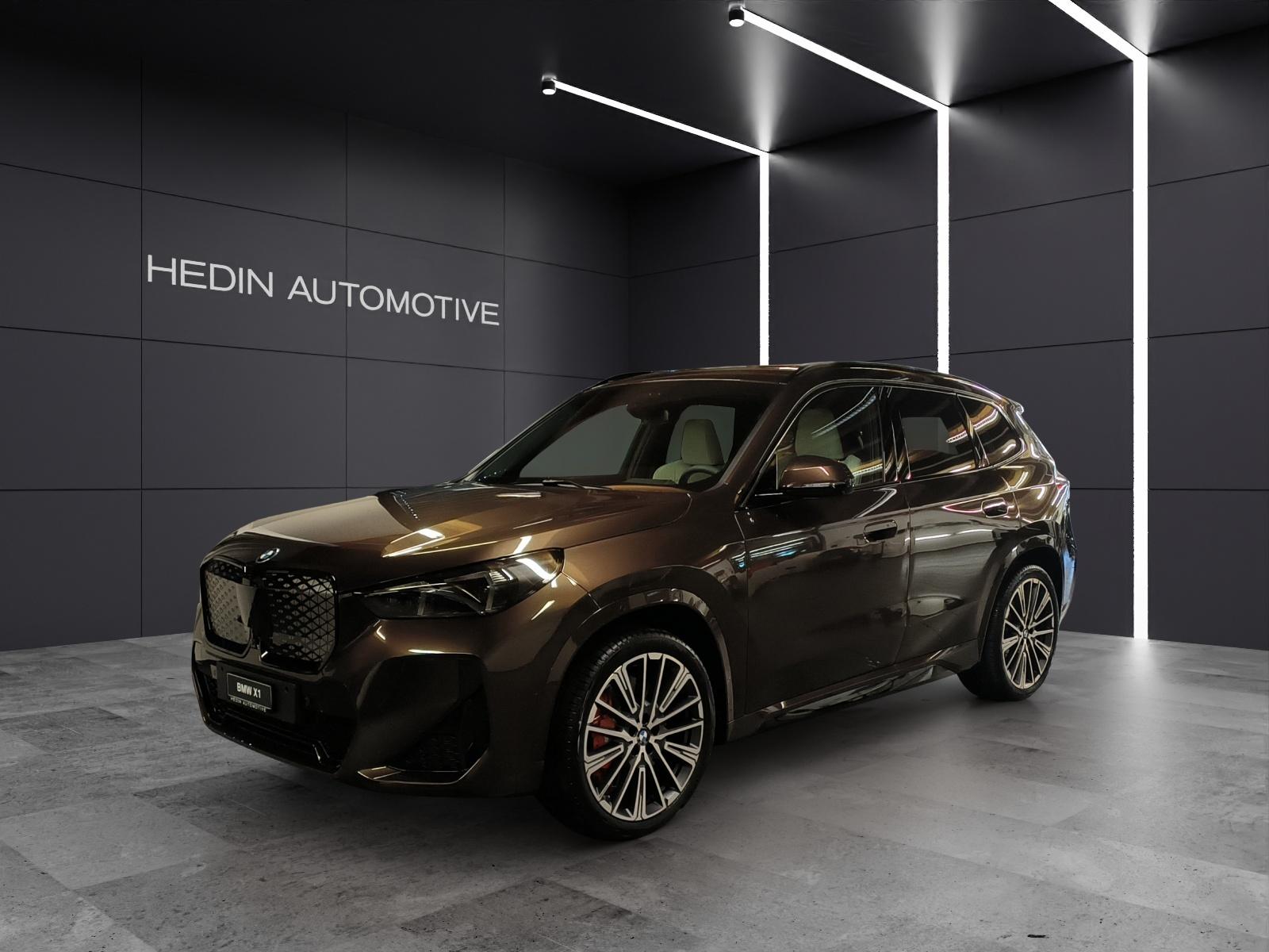 BMW iX1 30 xDrive-image-0