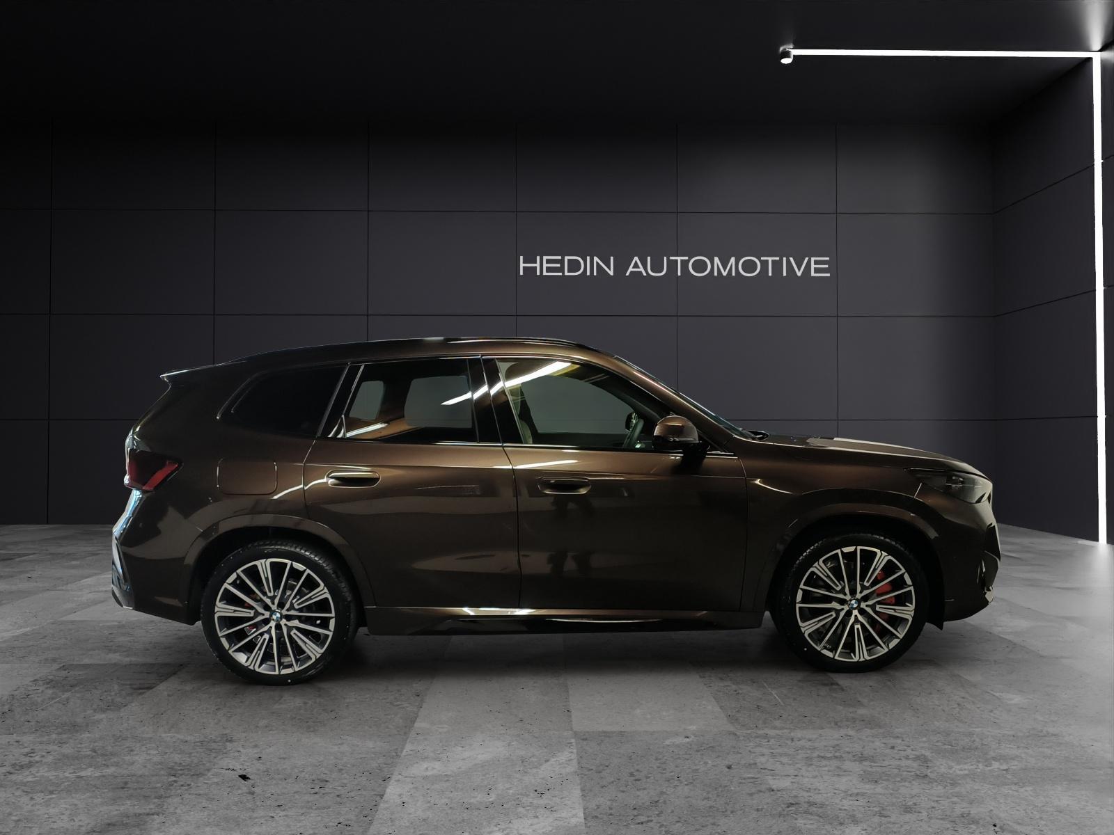 BMW iX1 30 xDrive-image-5
