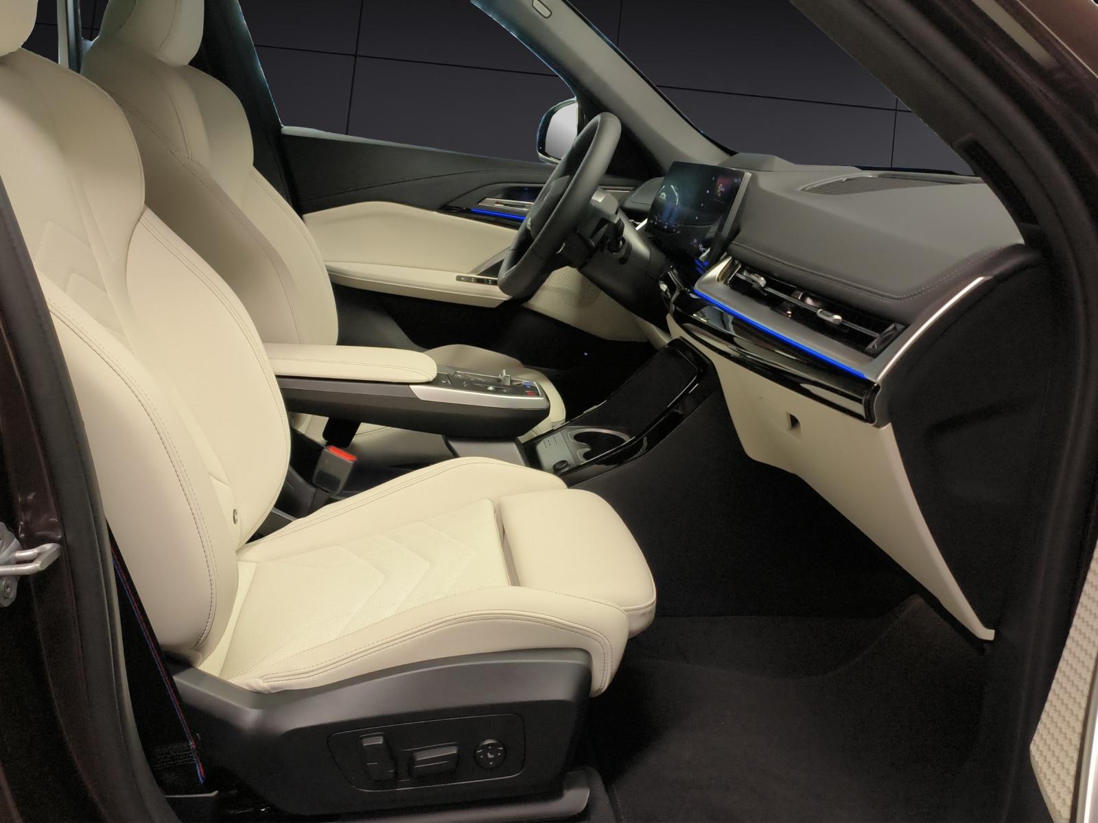 BMW iX1 30 xDrive-image-15