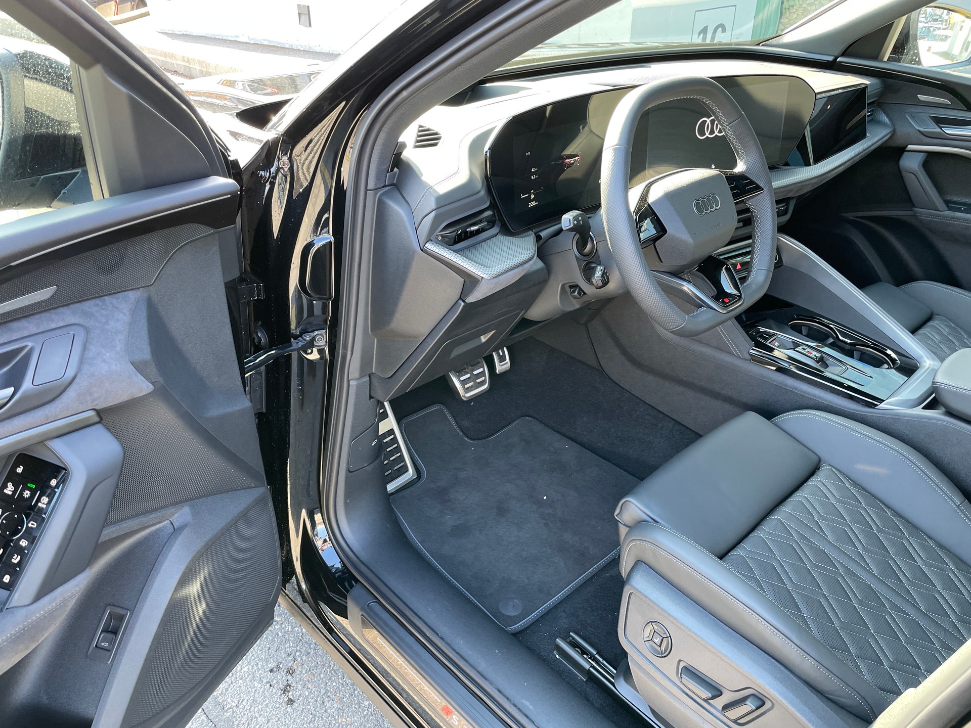 AUDI SQ5 TFSI quattro S-tronic-image-14