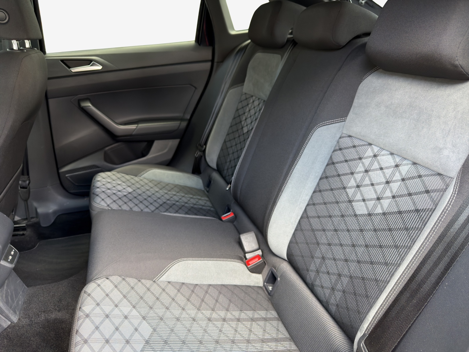 VW Taigo 1.0 TSI R-Line DSG-image-11