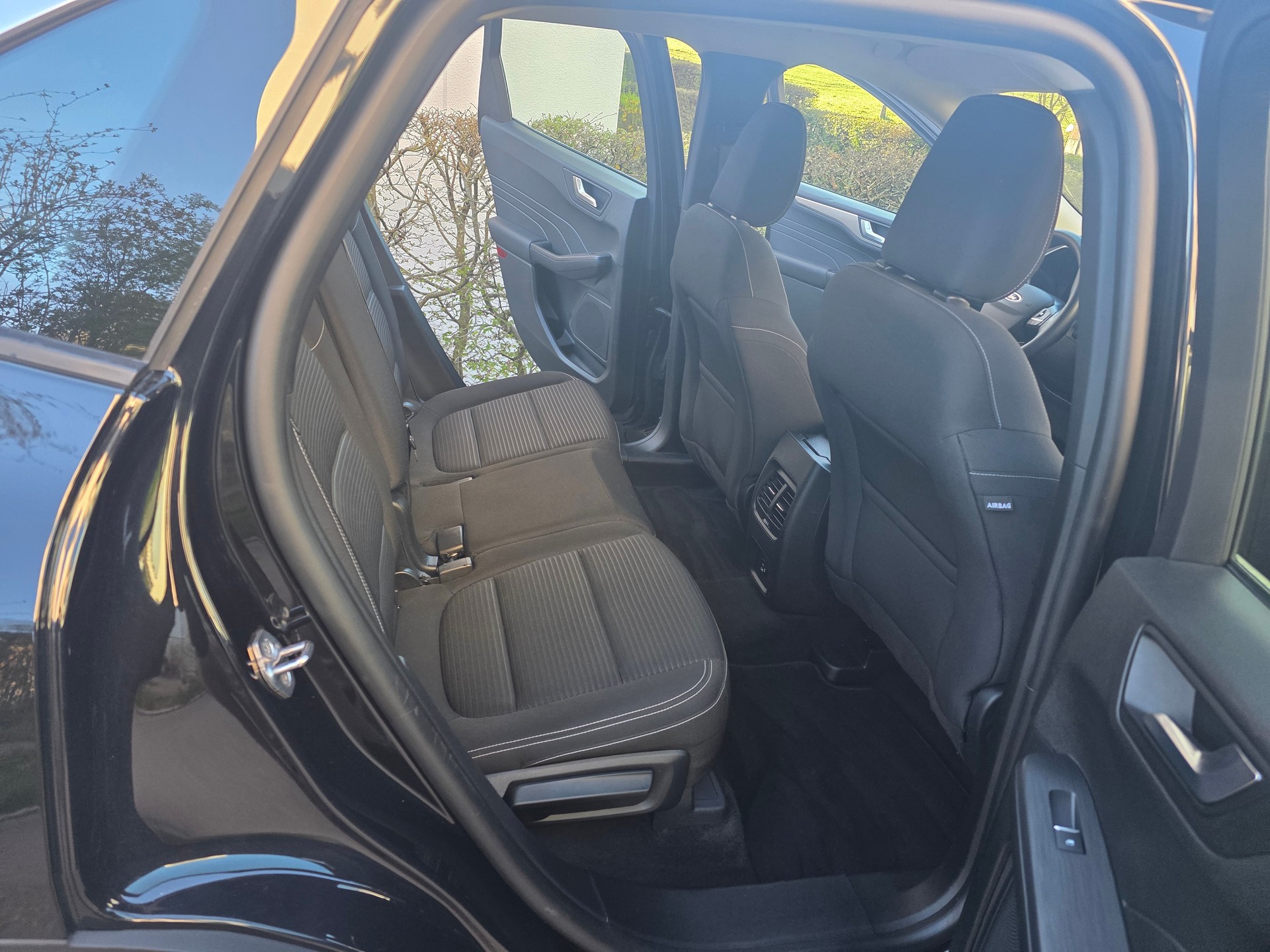 FORD Kuga 2.5 PHEV Titanium 2WD-image-13