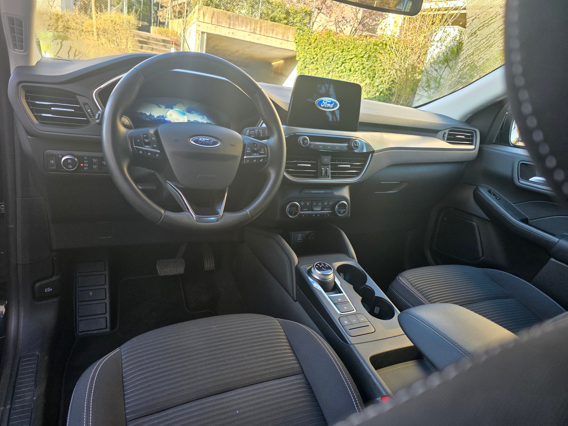 FORD Kuga 2.5 PHEV Titanium 2WD-image-10