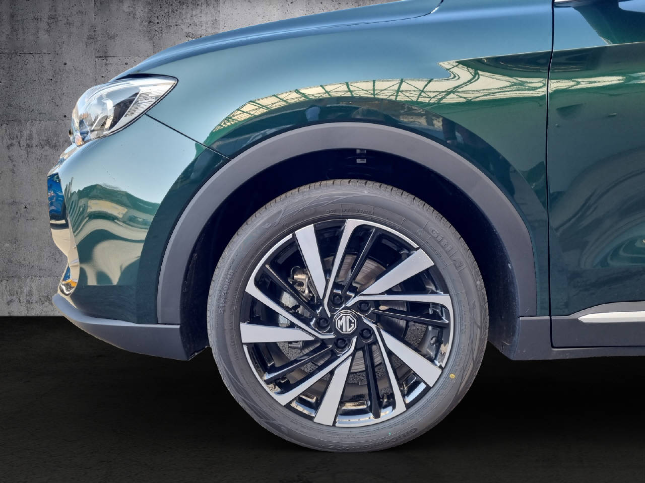 MG ZS 1.5 Hybrid+ Luxury-image-9