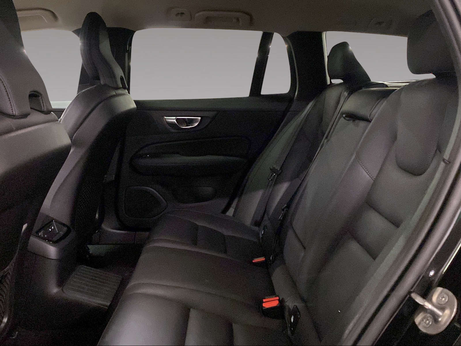 VOLVO V60 2.0 T6 TE Plus Dark eAWD-image-9