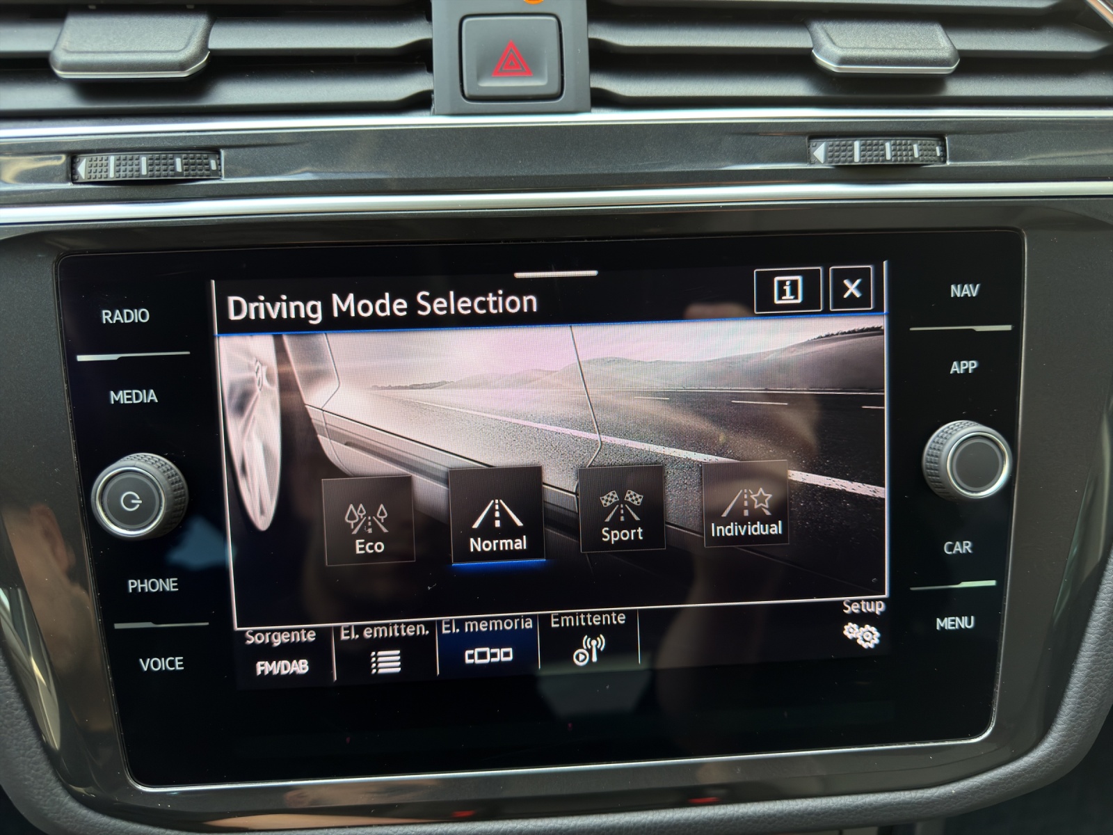 VW Tiguan 2.0TSI Life 4Motion DSG-image-14